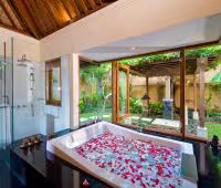 Villa Semarapura, Salle de bain principale
