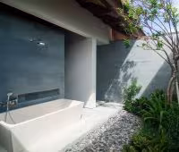 Villa Ambalama, Baignoire extérieure