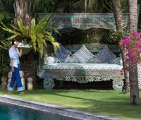 Villa Zambala, Méridienne côté de la piscine