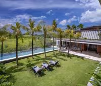 Villa Babadan, Piscine et jardin
